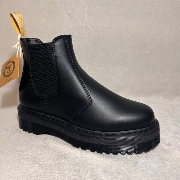 Dr. Martens VEGAN 2976 Quad Chelsea  Boots Black Unisex's Platform M-11 / W-12 - Picture 12 of 16
